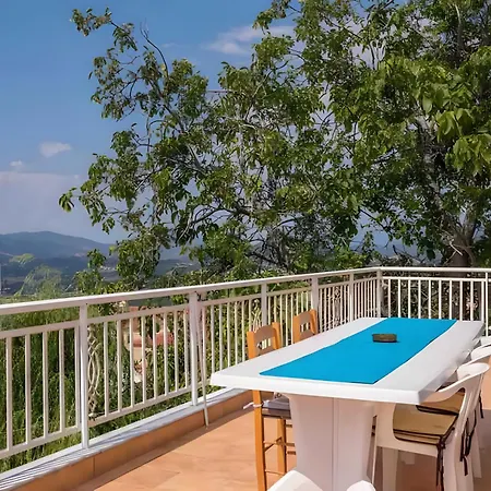 Hillside Hideaway *